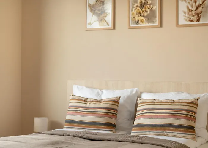 Cosy And Bright Apartment With Parking In Poznan By Noclegi Renters