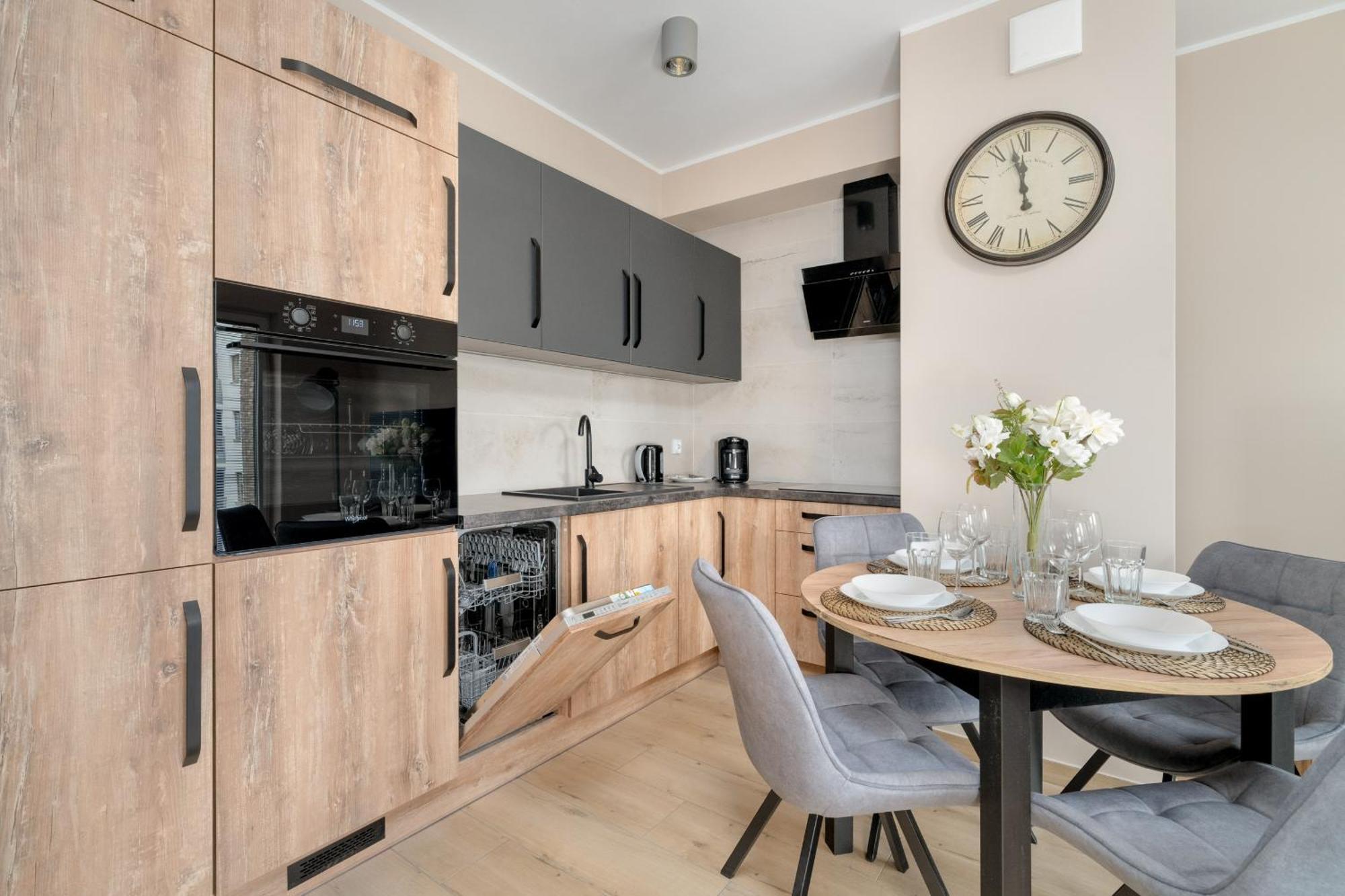 Apartment Cosy And Bright With Parking In By Renters *