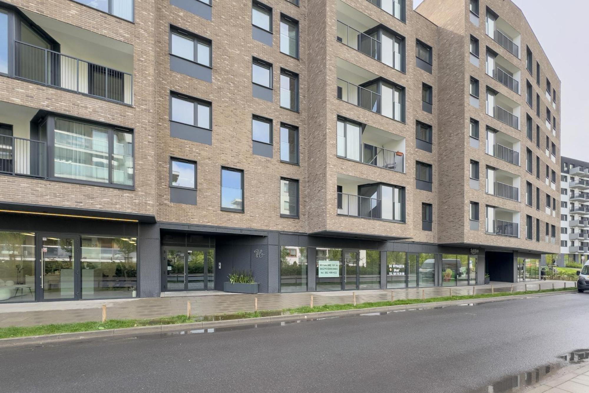 Cosy And Bright With Parking In By Renters Apartment