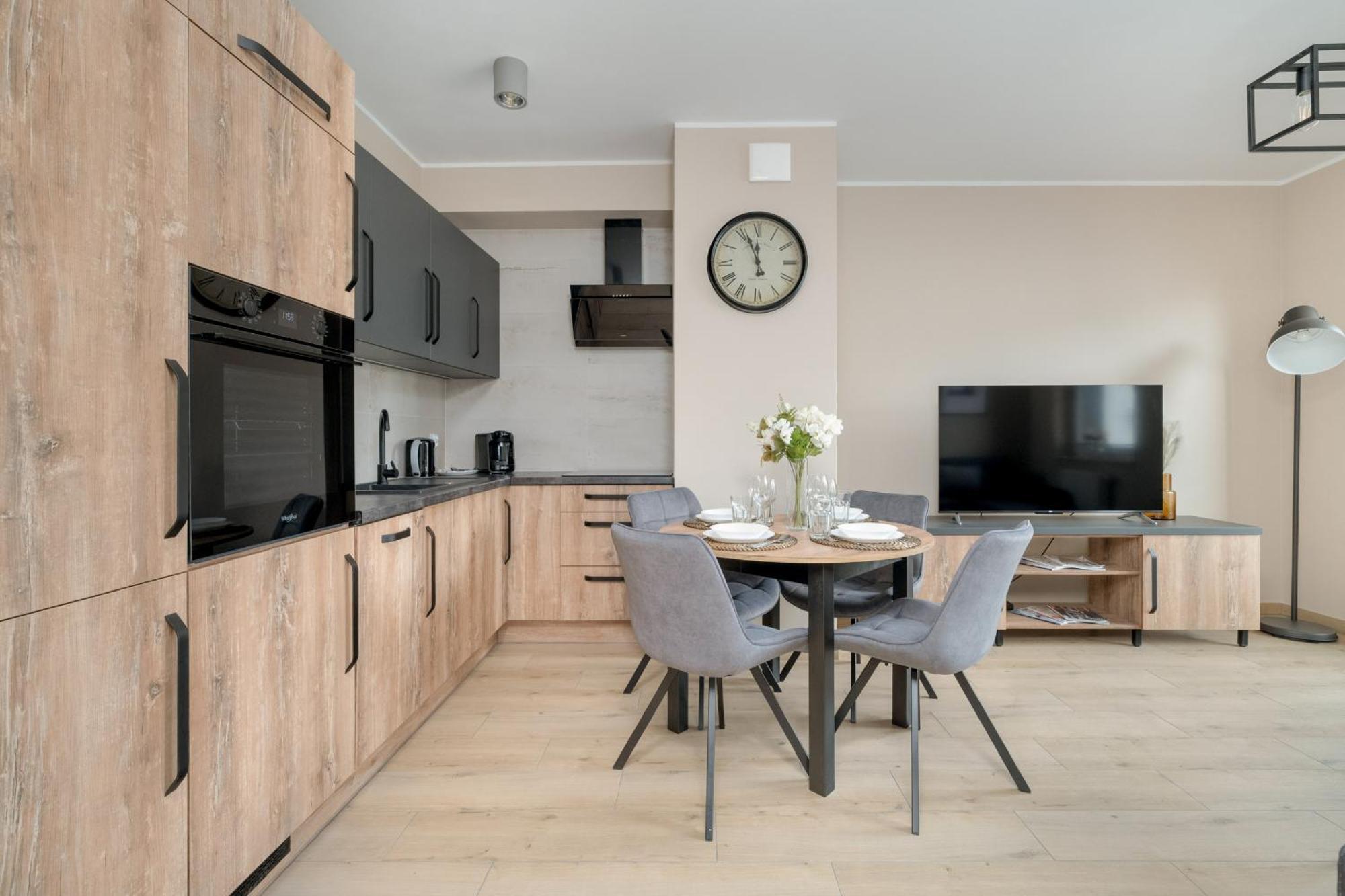 Cosy And Bright With Parking In By Renters *