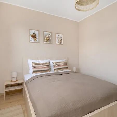 Cosy And Bright Apartment With Parking In Poznan By Noclegi Renters Екстер'єр фото