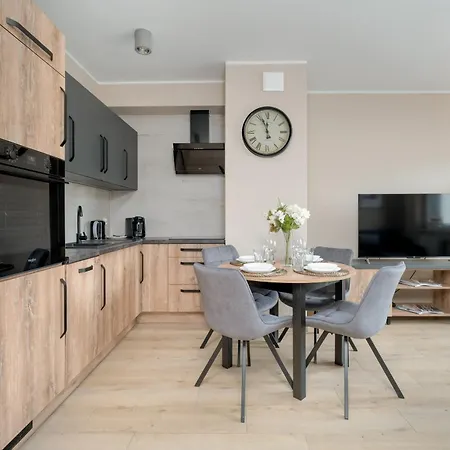 Cosy And Bright Apartment With Parking In Poznan By Noclegi Renters Екстер'єр фото