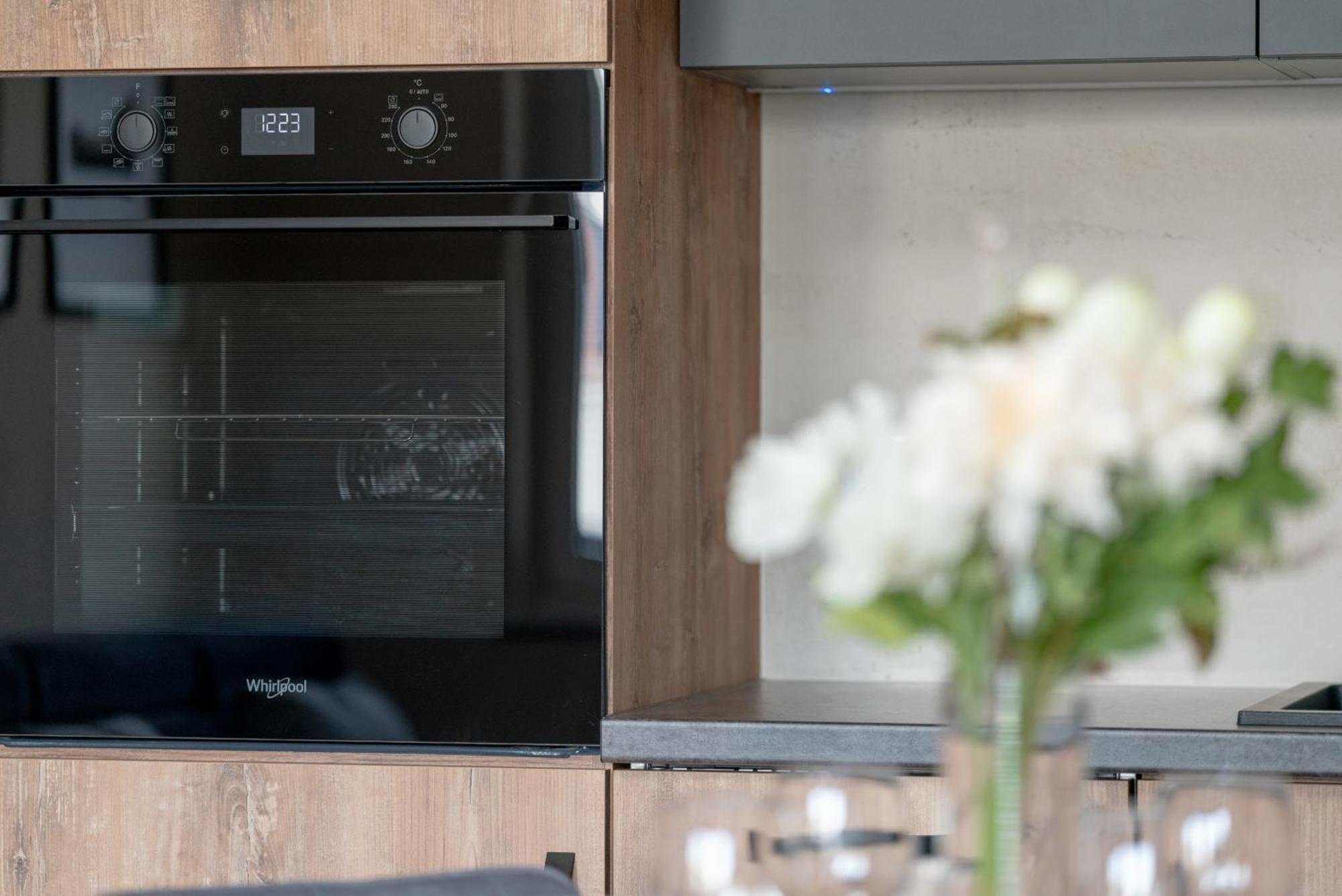 Cosy And Bright With Parking In By Renters