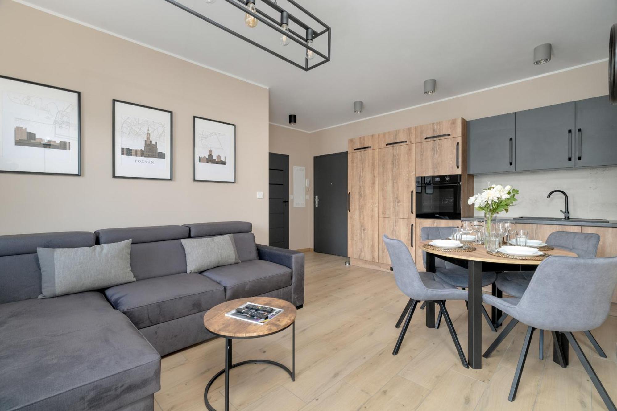 Апартаменти Cosy And Bright With Parking In By Renters